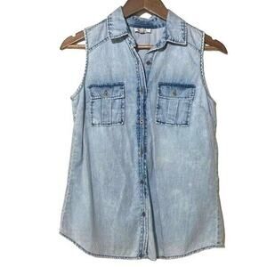 MPH Collection Chambray Sleeveless Button Up Small